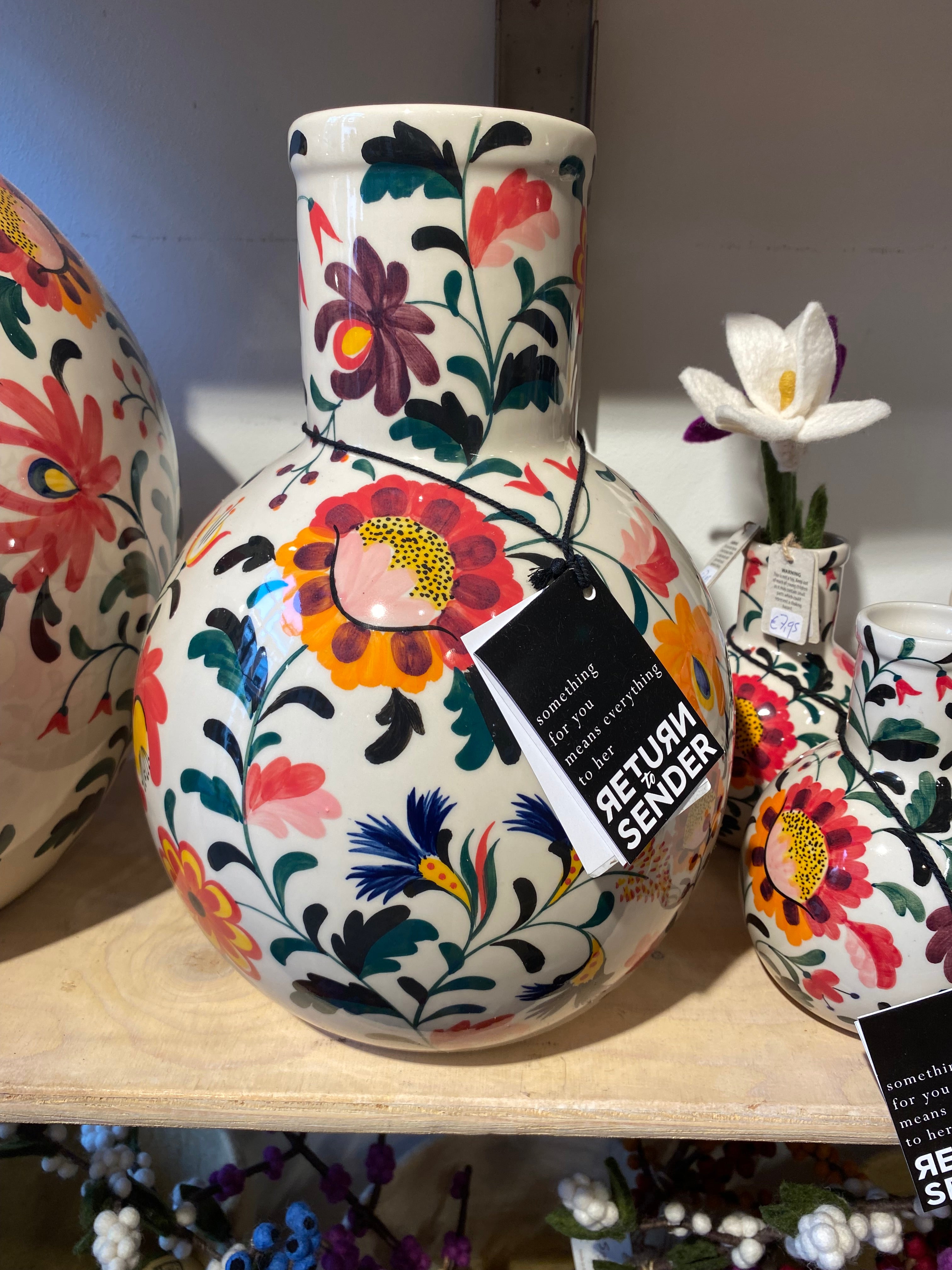 Return To Sender. Vaas 30 cm