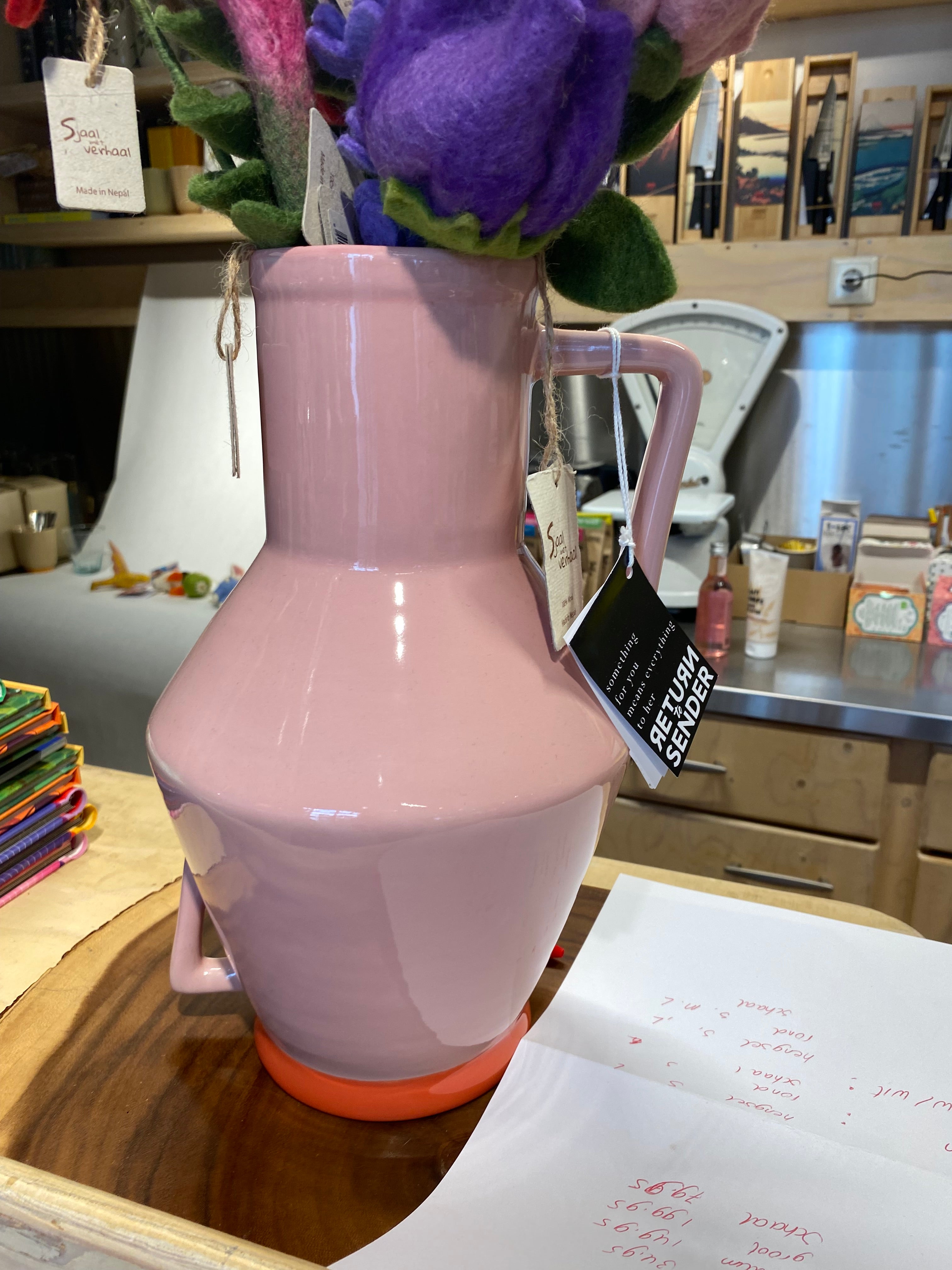 Return To Sender. Vaas 30 cm Roze